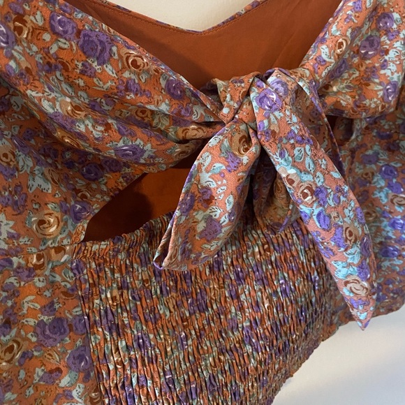 NWT Floral pattern crop top - Picture 3 of 3